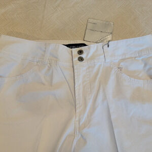 NWT -‎ BANDOLINO WHITE CAPRIS (sz 14)
